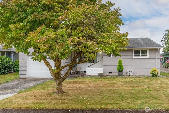 Property Photo:  3119  Maple Street  WA 98632 