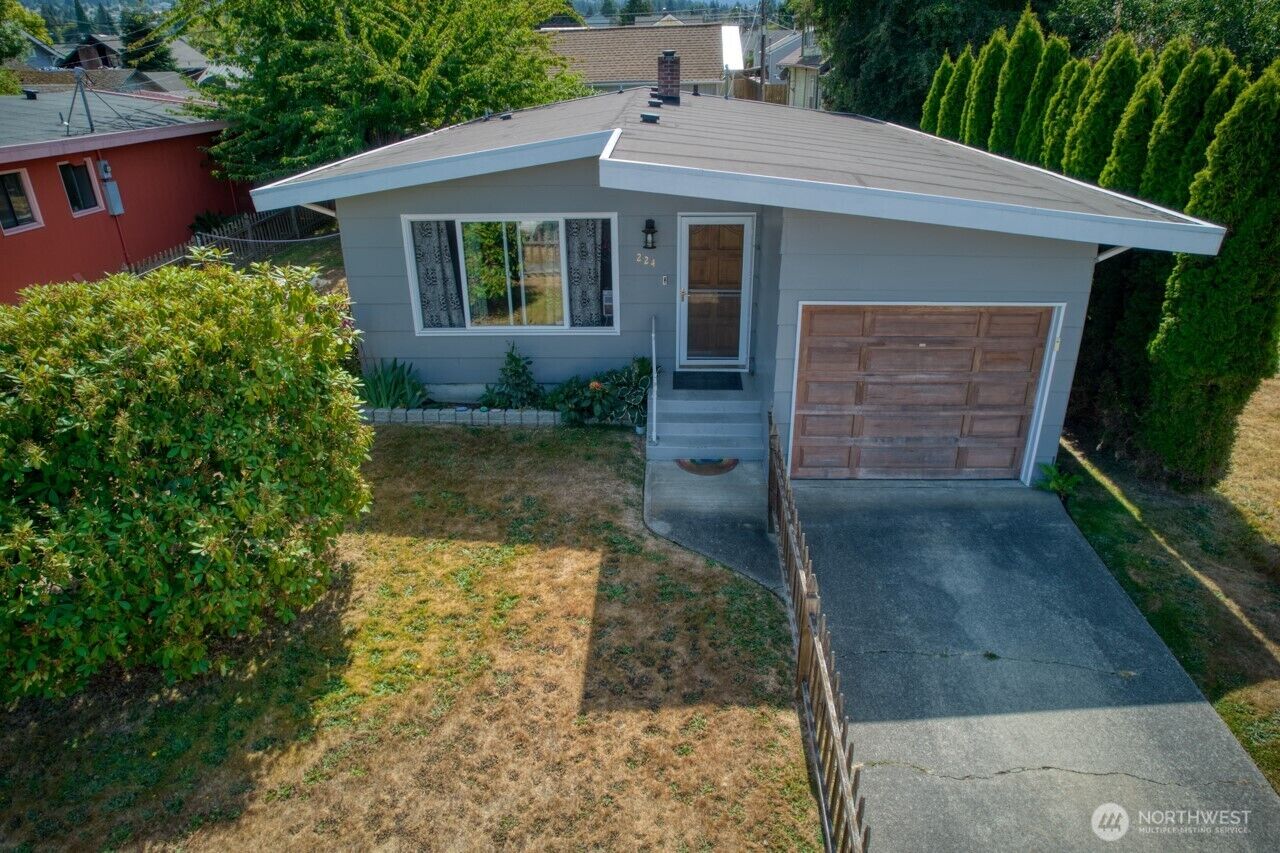 Property Photo: 224 W Fifth Street WA 98362