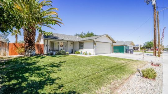 Property Photo: 409 N Inyo St CA 93555