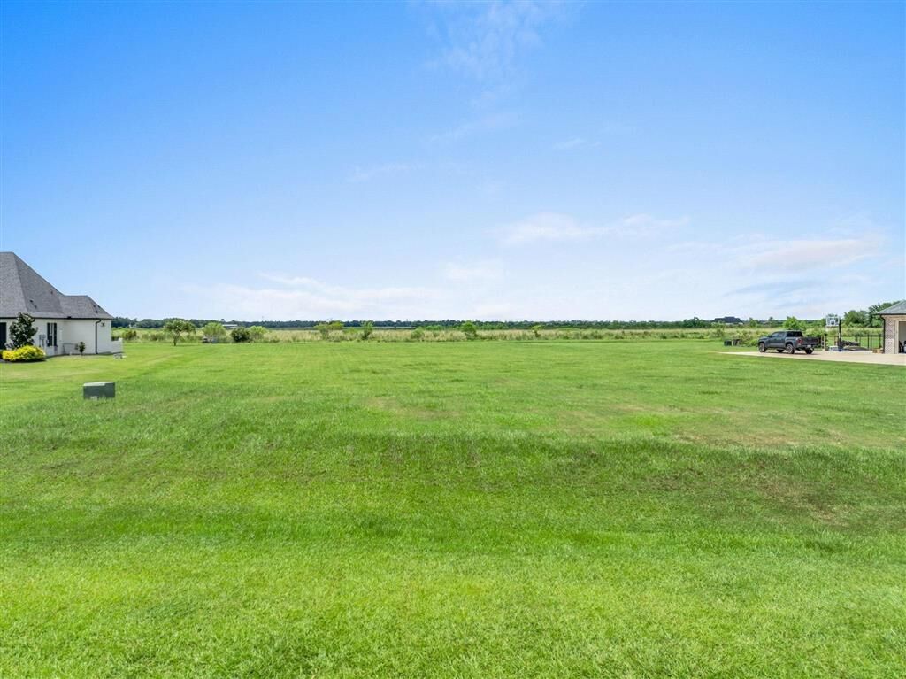 Property Photo:  5686 Waterside Drive  LA 70607 