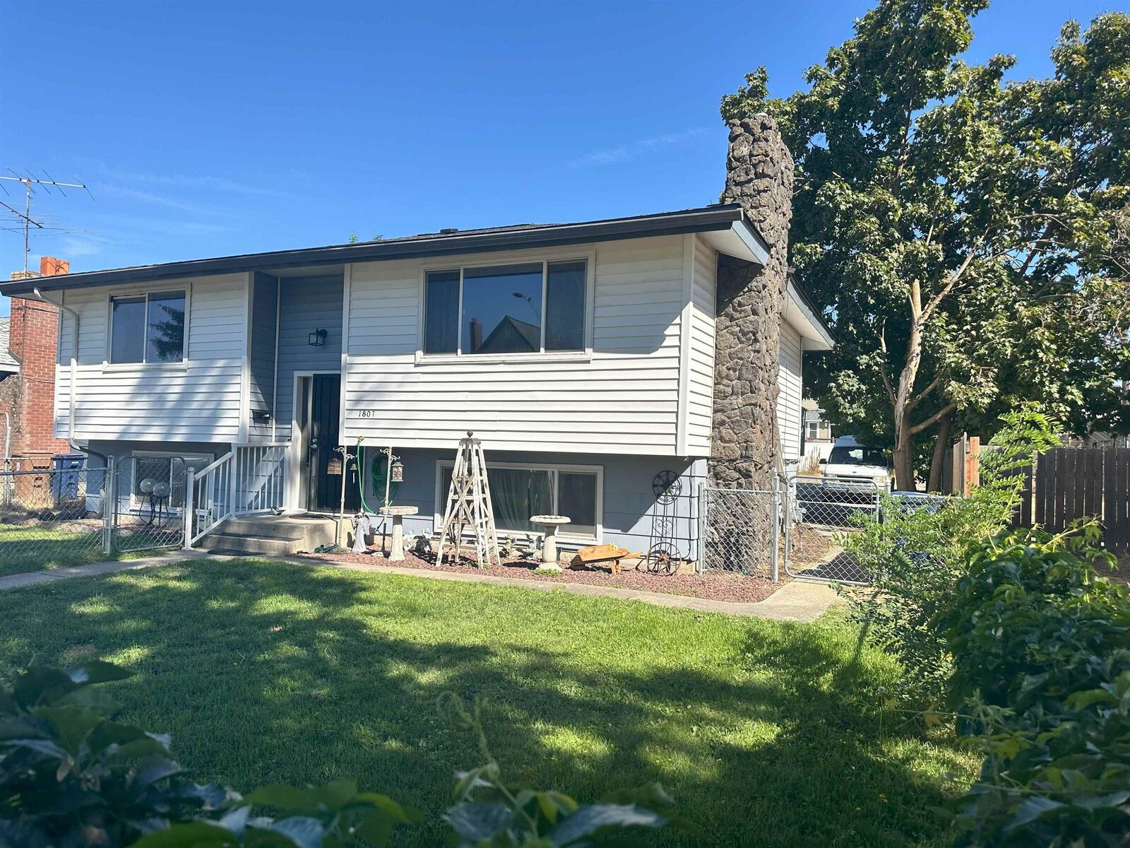 Property Photo:  1807 E Liberty Ave  WA 99207 