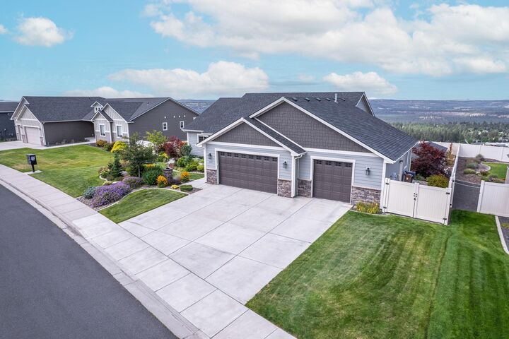 Property Photo:  8611 N Upper Mayes Ln  WA 99208 