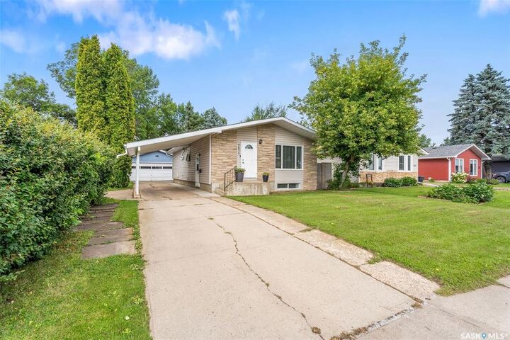 Property Photo: 3077 6th Avenue W SK S6V 5L7