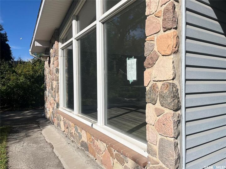 Photo de la propriété:  133 Halifax Street N  SK S4R 2W5 