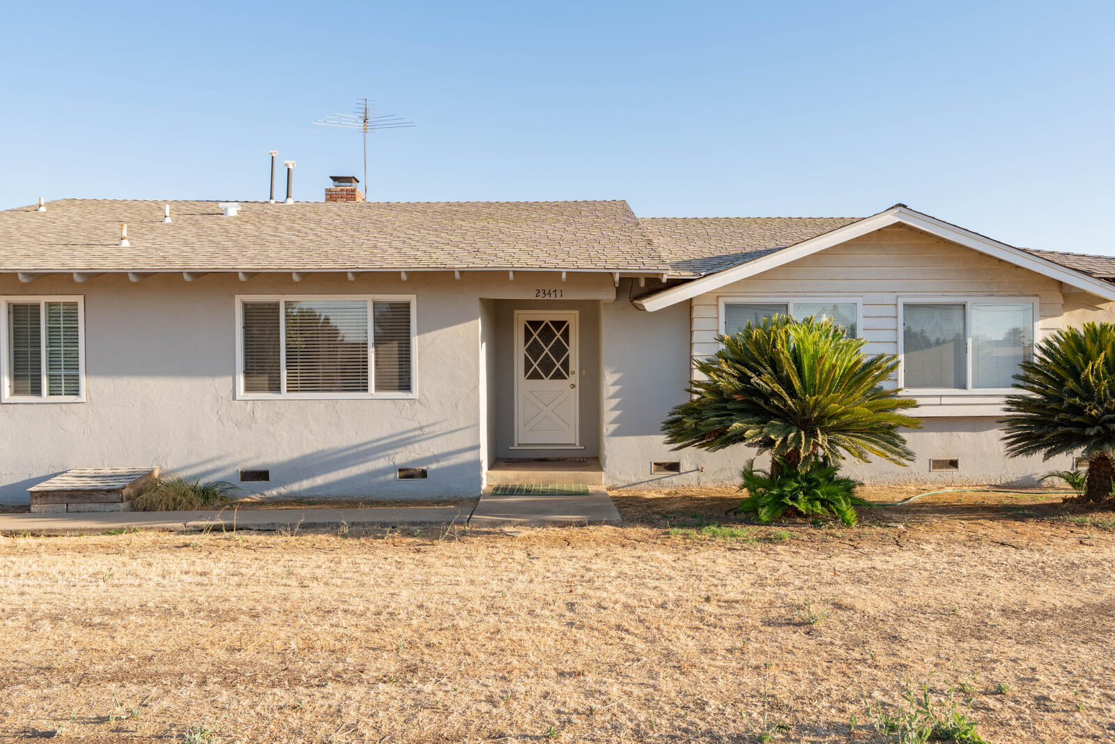 Property Photo: 23471 Ave 192 CA 93267