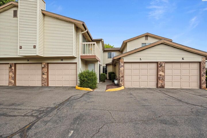 Property Photo: 560 Spengler Street-Unit L WA 99354