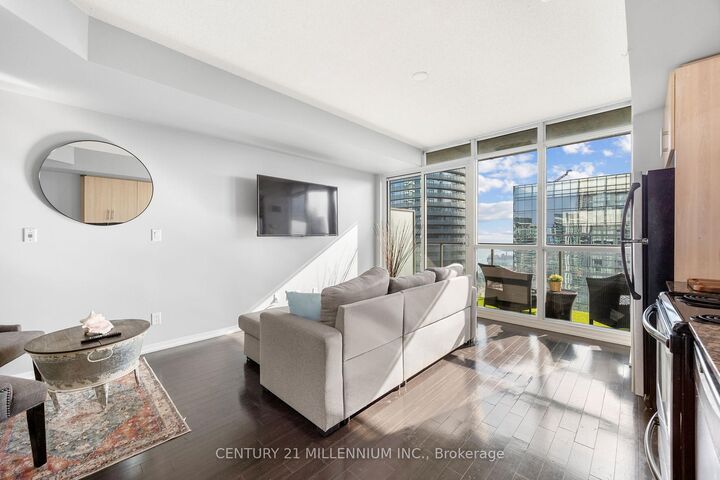Photo de la propriété:  65 Bremner Boulevard W 4503  ON M5J 0A7 