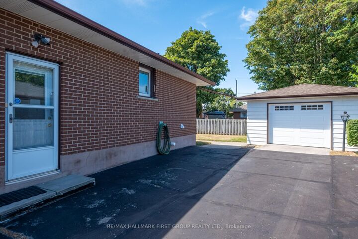 Property Photo:  64 Gatineau Street  ON L1H 7G3 