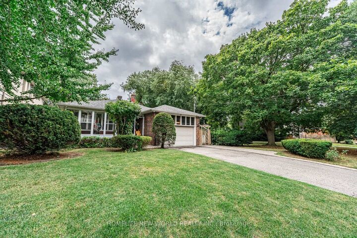 Photo de la propriété: 81 Hillcrest Avenue ON M2N 3N6