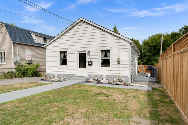 Property Photo: 11 Kingscourt Avenue ON K7K 4N6