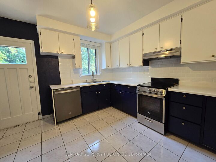 Photo de la propriété: 109 Norton Avenue ON M2N 4A4