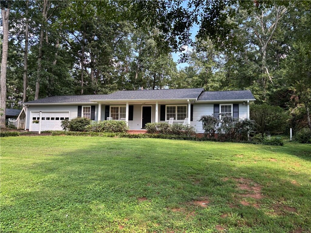 Property Photo: 213 Brookgreen Drive SC 29625
