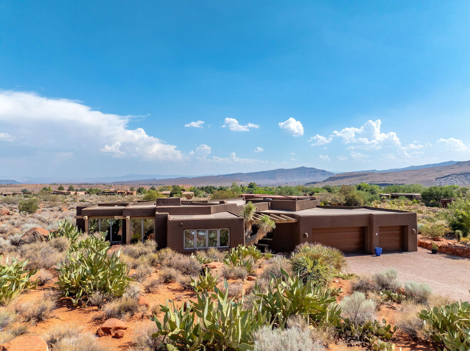Property Photo:  1349 W Pachua Cir  UT 84738 