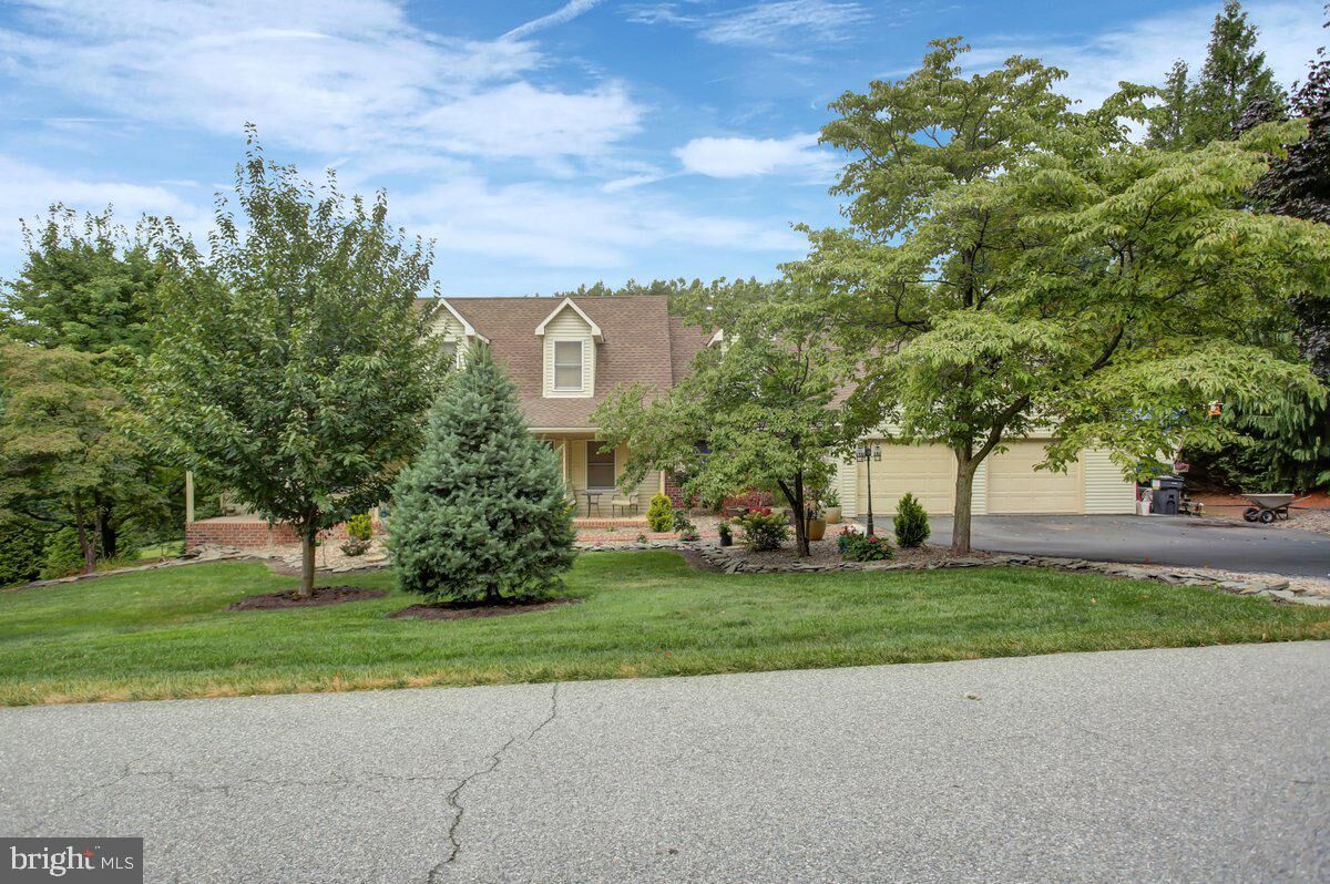 Property Photo: 511 Larkspur Lane PA 17202