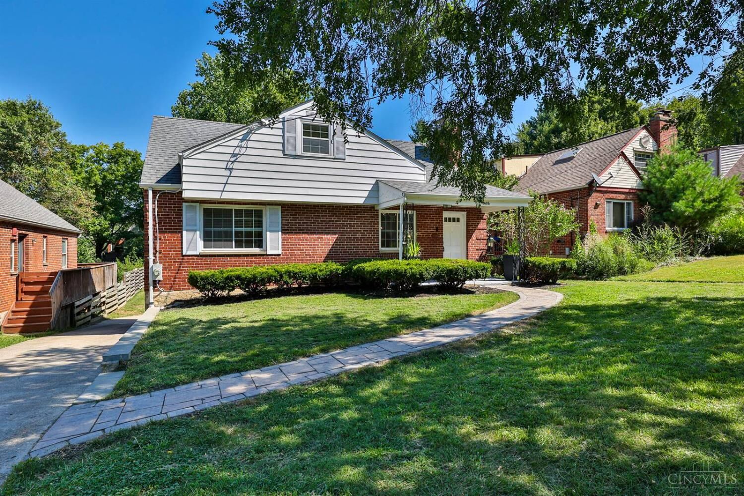 Property Photo: 1406 Wittekind Terrace OH 45224
