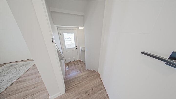 Property Photo:  352 Desrosiers Drive  MB R2C 5T5 