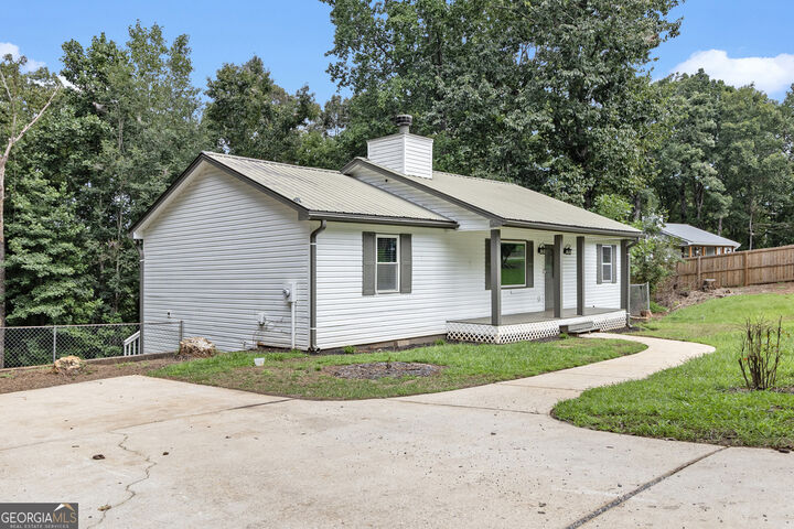 Property Photo: 301 Collins Road GA 30534