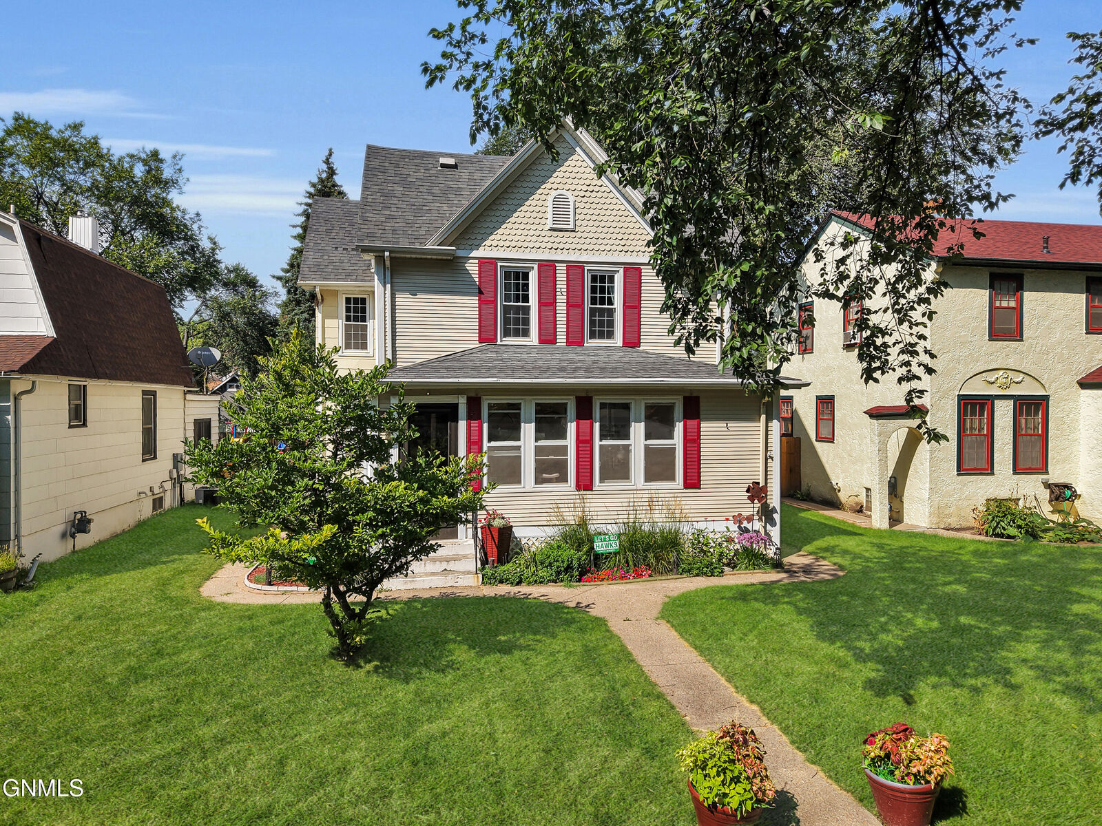 Property Photo: 108 C Avenue W ND 58501