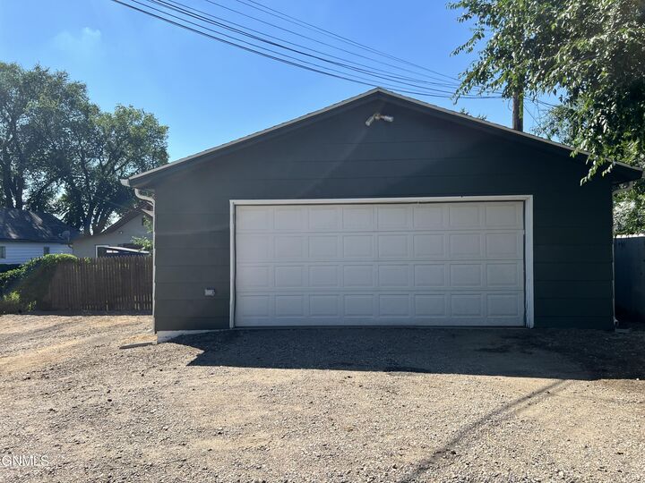 Property Photo:  313 9th Street S  ND 58504 