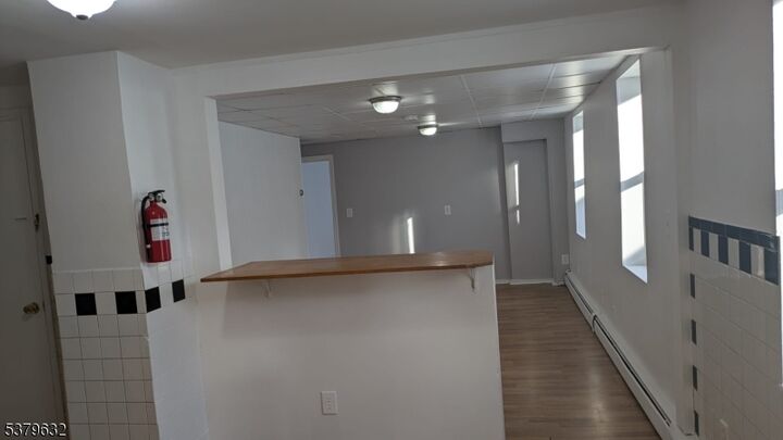 Property Photo:  1290 Baker St 2L  NJ 07205 