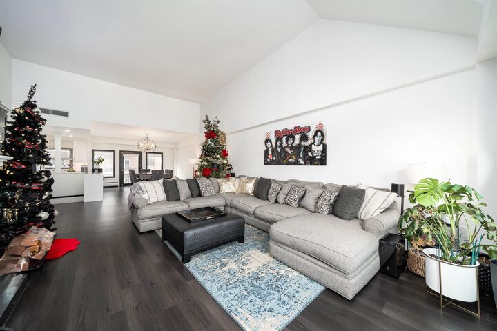 Property Photo:  203 Shearwater Ct West 51  NJ 07305 