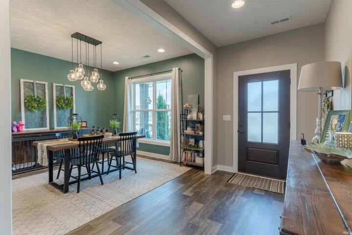 Property Photo:  5430 Bloomsbury Court  IN 47630 