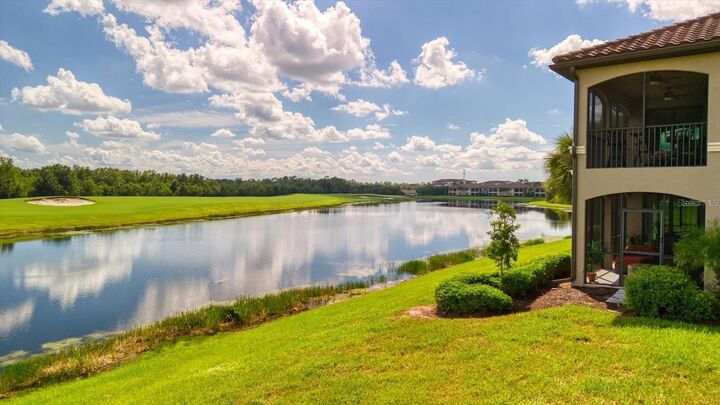 Property Photo: 5819 Wake Forest Run 101 FL 34211