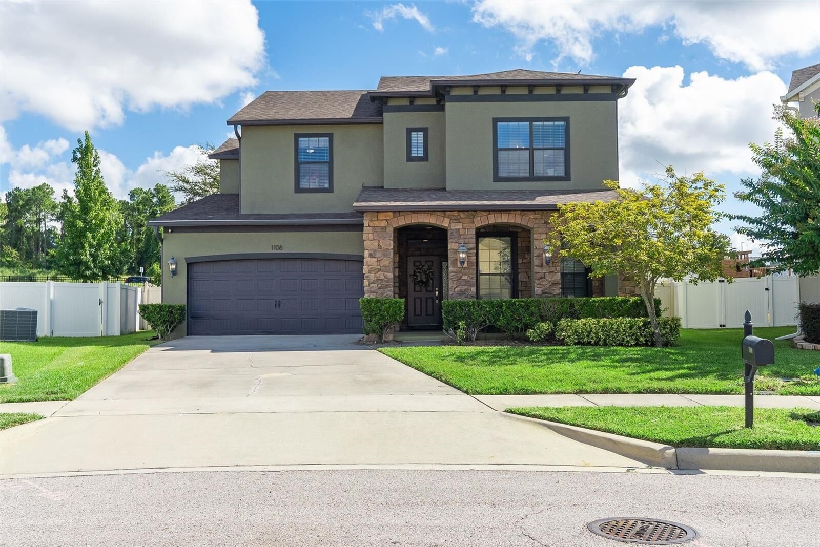 Property Photo:  1106 Woods Landing Drive  FL 34715 