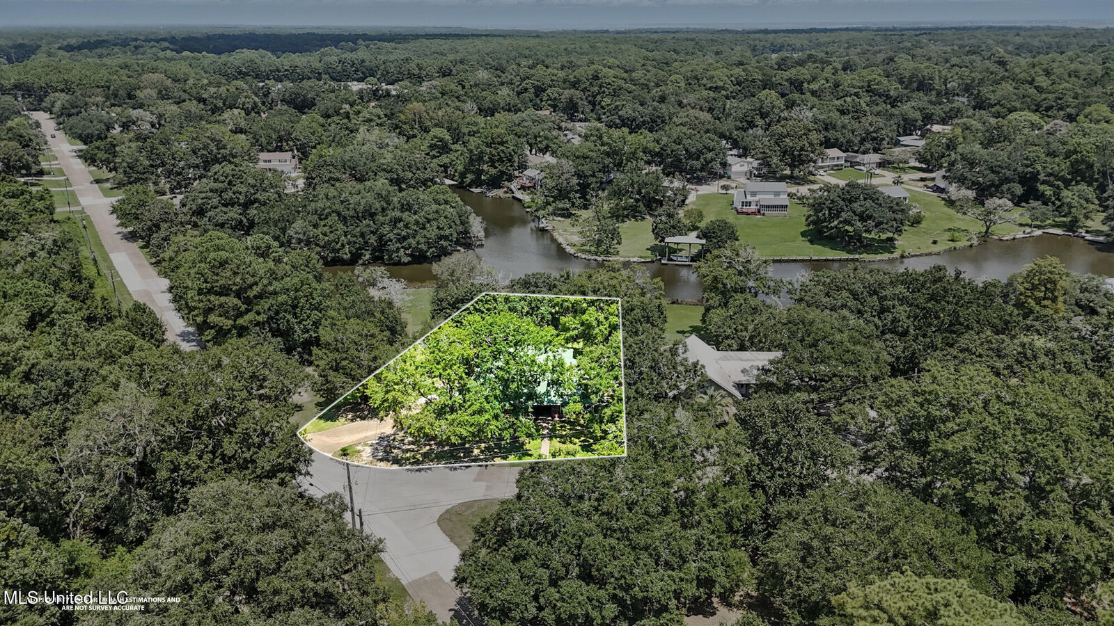 Property Photo:  1526 Oldfield Drive  MS 39553 