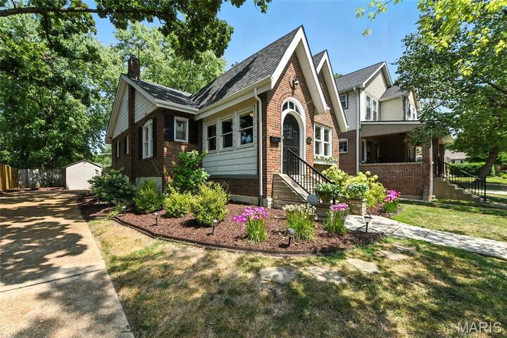 Property Photo:  535 Central Place  MO 63122 