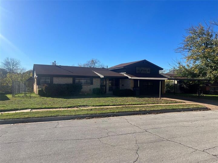 Property Photo: 1604 Parkdale Drive TX 76306