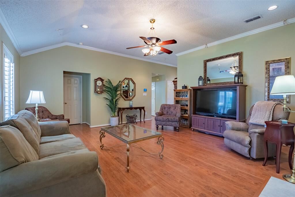 Property Photo:  1261 Stonehill Court  TX 76060 