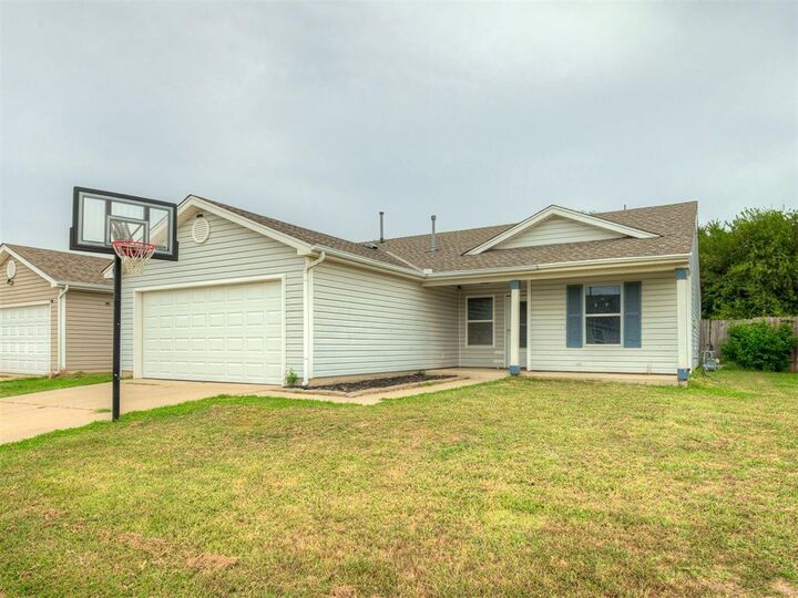 Property Photo:  1009 SW 153rd Street  OK 73170 