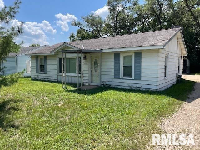 Property Photo: 2530 W Magnolia Avenue IL 61604-3808