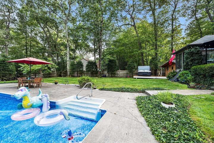 Property Photo:  20 Olde Colony Dr  MA 01545 