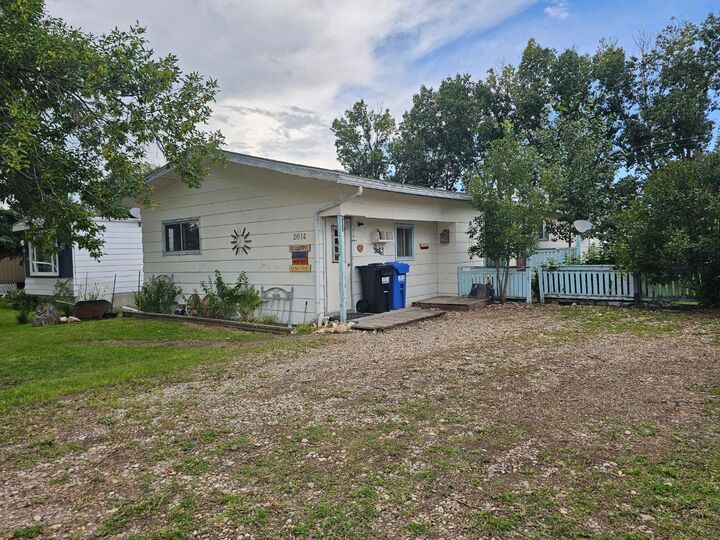 Property Photo: 2614 22 Avenue AB T0L 1R0