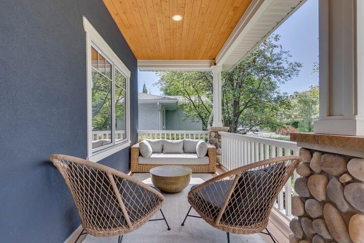 Property Photo:  1240 20 Street NW  AB T2N 2K4 