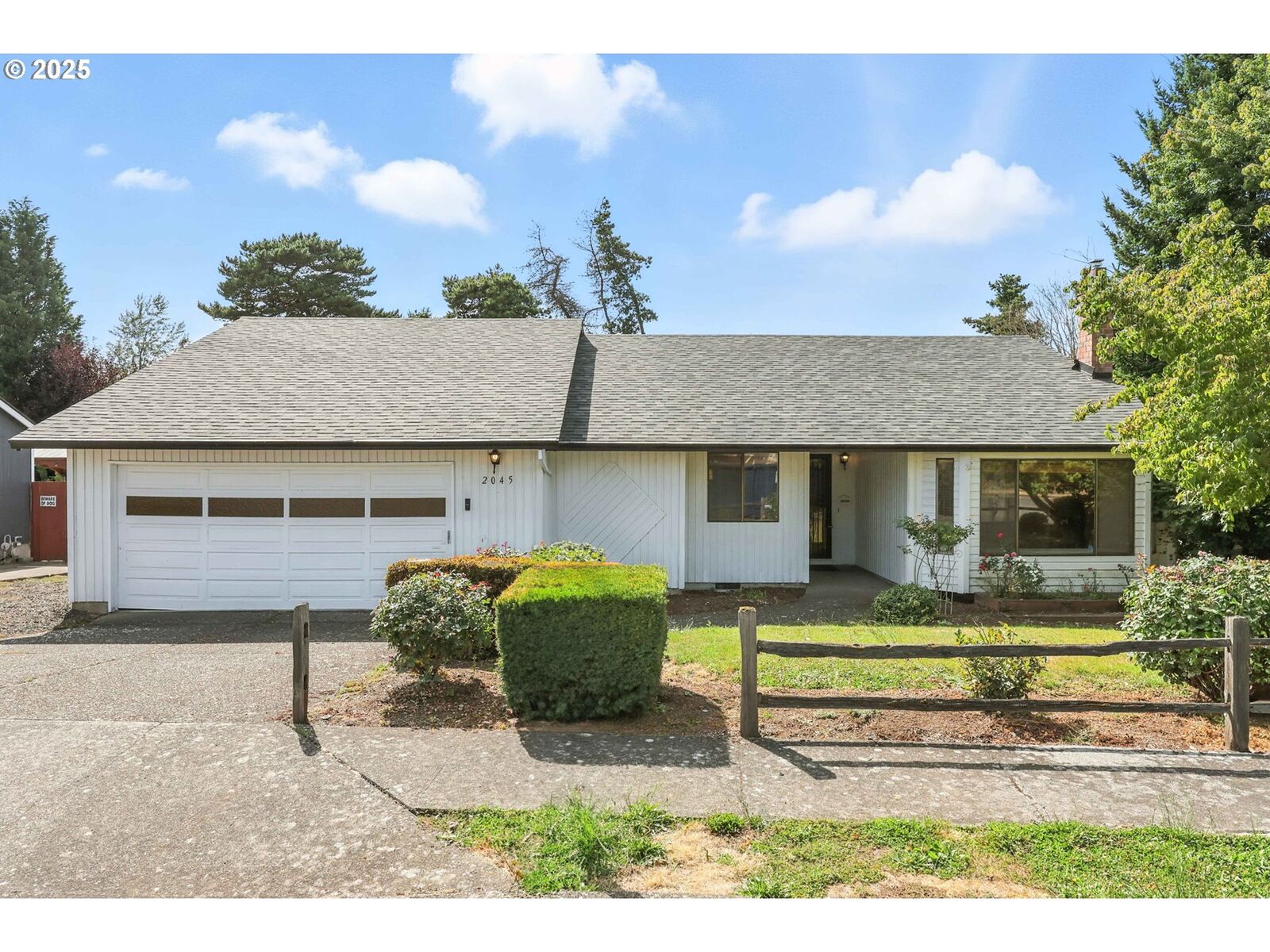 Property Photo:  2045 SE Scott Ave  OR 97080 