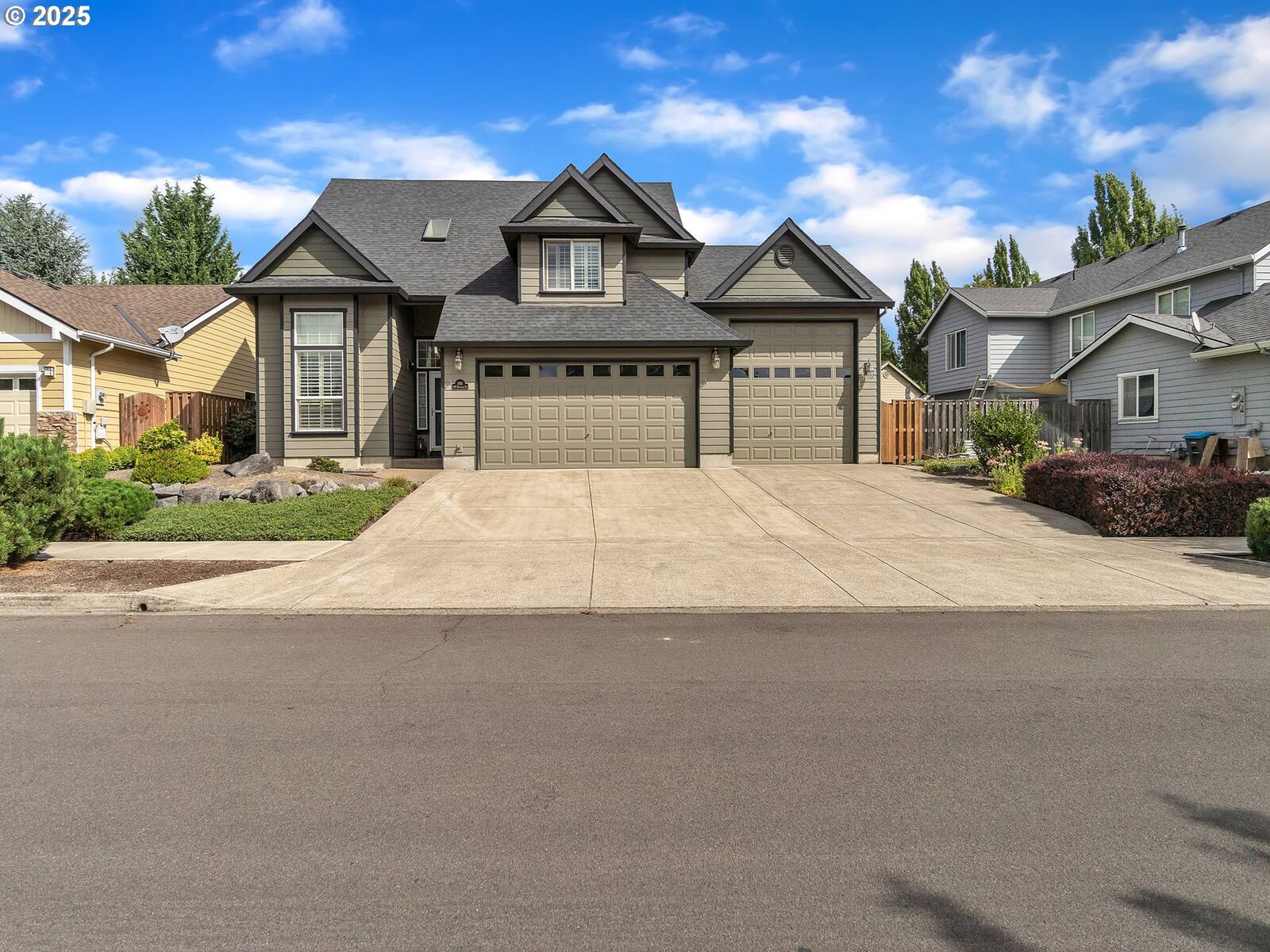 Property Photo: 1931 NW Woodland Dr OR 97128