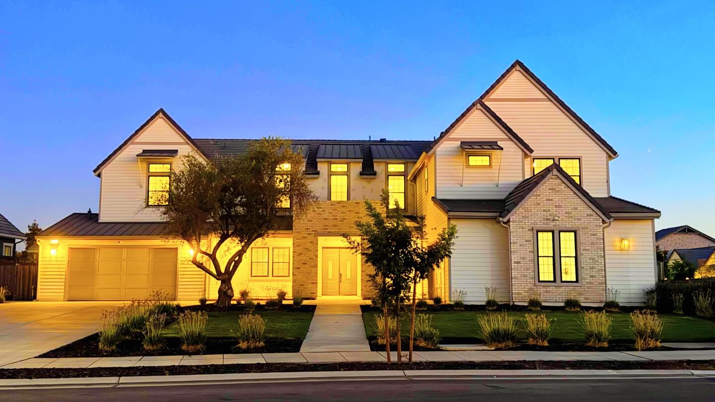Property Photo:  1734 Lester Avenue  CA 93619 