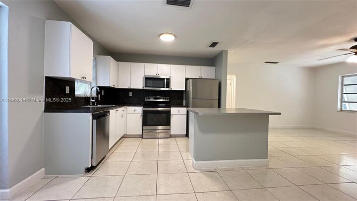 Property Photo: 13195 NE 10th Ave 13195 FL 33161