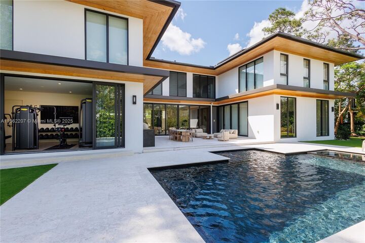 6003 SW 80th St  South Miami FL 33143 photo