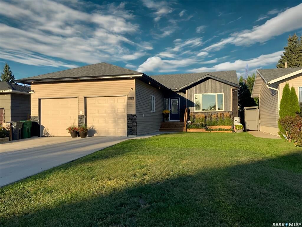 Property Photo: 325 Main Street SK S0G 0E0