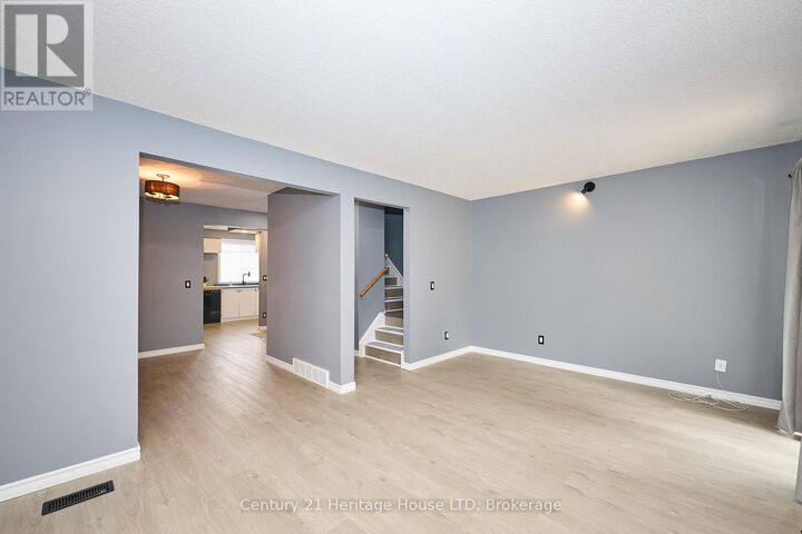 Property Photo: 36 Dodds Court Court ON L2A 5Z2