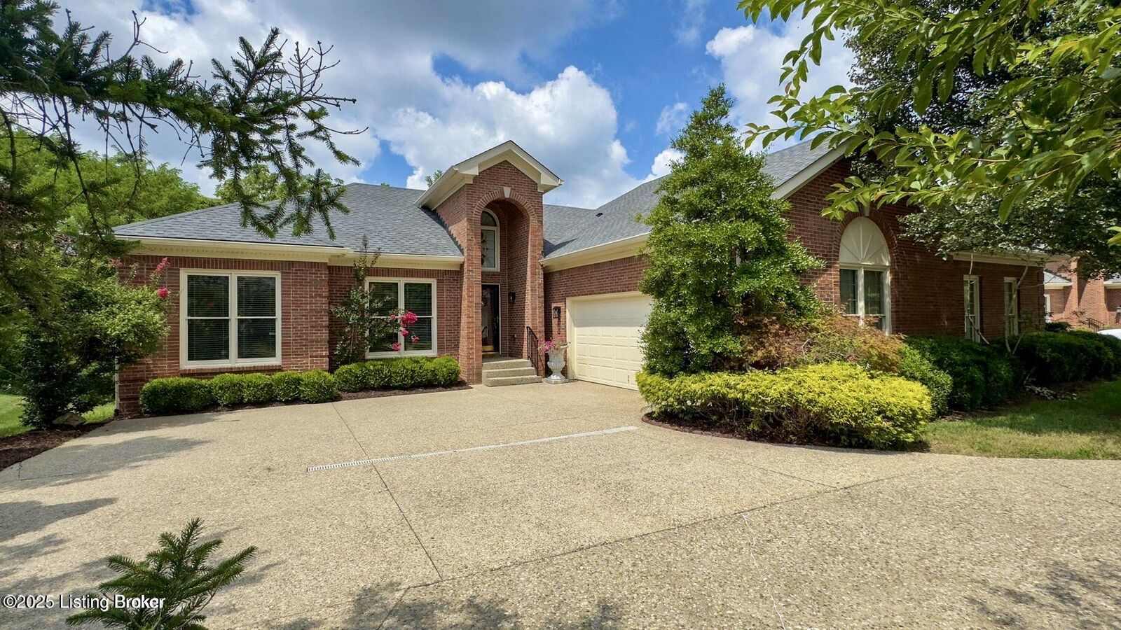 Property Photo:  10002 Cave Creek Rd  KY 40223 