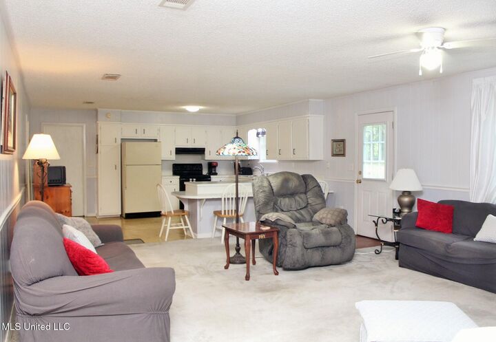 Property Photo: 116 Finch Road MS 39452