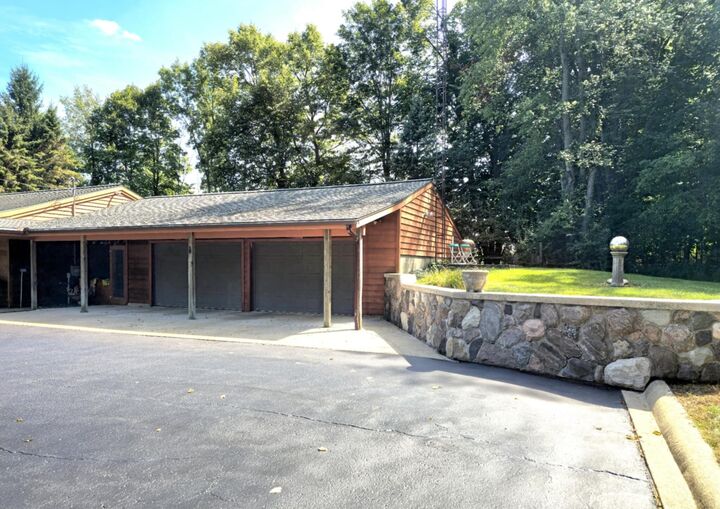 Property Photo: 5435 State Road MI 49242