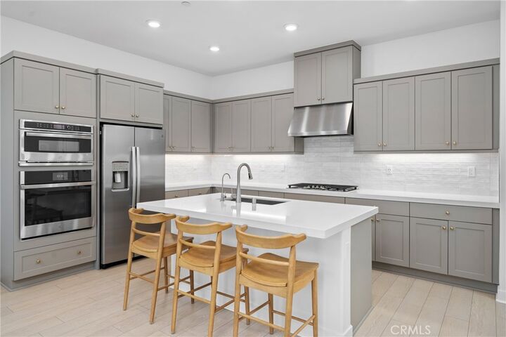 Property Photo: 185 Sash CA 92618