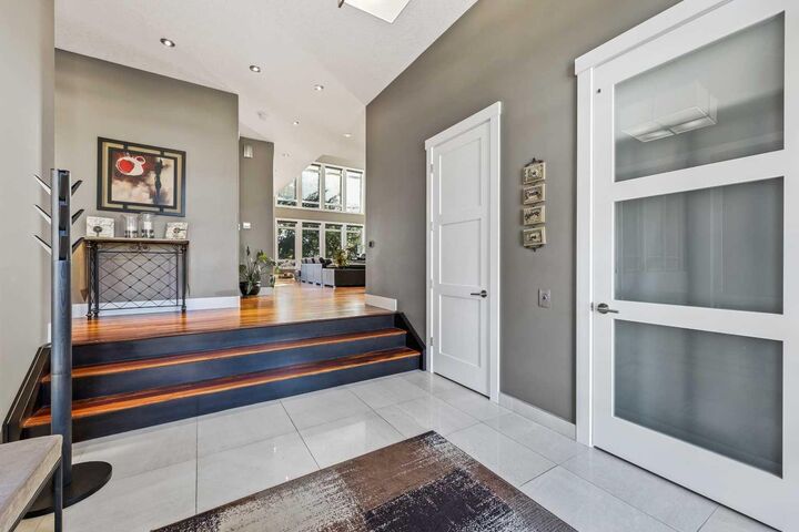 Property Photo:  2216 8 Street NE  AB T2E 4H6 