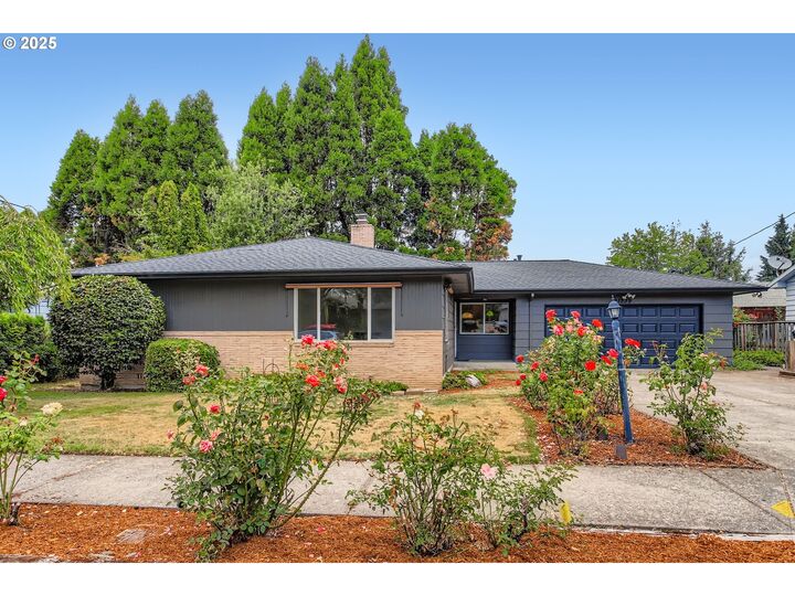Property Photo:  21339 SE Alder St  OR 97030 